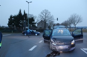 Polizei Düren: POL-DN: Unfall auf der Kreuzung B399/K27 - Drei Verletzte