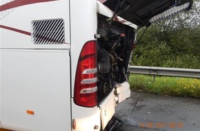 Verkehrsdirektion Koblenz: POL-VDKO: Verkehrsunfall unter Beteiligung Reisebus