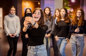 WDR Westdeutscher Rundfunk: Anmeldung startet: WDR l&auml;sst Schulklassen zum Jugendmedientag 2026 hinter die Kulissen von Social Media und Journalismus blicken