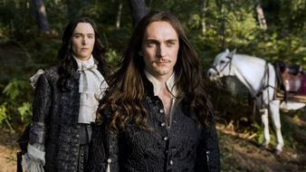 Sky Deutschland: Lust, Betrug und politische Intrigen: Sky präsentiert im Februar die bildgewaltige Historienserie "Versailles"