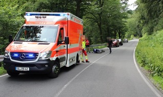 Polizei Rheinisch-Bergischer Kreis: POL-RBK: Kürten - junger Motorradfahrer fliegt über die Leitplanke