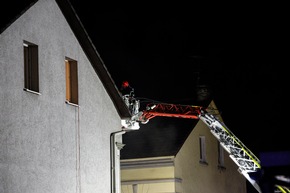 FW-MK: Arbeitsintensiver Tag für die Feuerwehr Iserlohn Feuer auf Balkon, Brandgeruch in Hennen, Kritischer Wohnungsbrand am Dördel