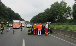 Feuerwehr Mülheim an der Ruhr: FW-MH: Verkehrsunfall BAB 40 - zwei leicht Verletzte Personen #fwmh