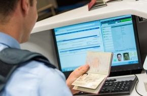 Bundespolizeiinspektion Kassel: BPOL-KS: Mann mit einem total gefälschten Ausweis unterwegs