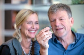Fördergemeinschaft Gutes Hören (FGH): Mehr verstehen, mehr erleben: Welttag des Hörens 2025: Beste Beratung und Hörtechnologie vom Hörakustiker