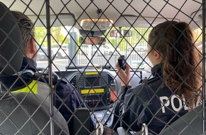 Polizei Mettmann: POL-ME: Rettungskräfte behindert, Polizisten beleidigt - 2506003