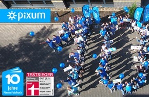 Pixum: Immer die schönsten Bilder: Pixum feiert 10 Jahre Pixum Fotobuch!