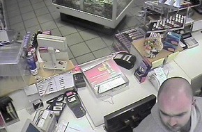 Polizei Rhein-Erft-Kreis: POL-REK: Raubüberfall in Wesseling (Unsere Meldung vom 28.03.07, 12.22 Uhr) Täterfotos