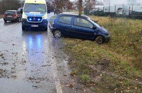 Kreispolizeibehörde Herford: POL-HF: Twingofahrer flüchtet nach Unfall - Polizei stellt Unfallverursacher