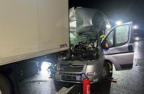 Autobahnpolizeiinspektion: API-TH: Wohnmobil rutscht unter Sattelzug