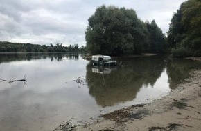 Polizeipräsidium Einsatz, Logistik und Technik: PP-ELT: Geländefahrzeug fuhr sich im Landschaftsschutzgebiet fest