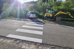 Polizeidirektion Trier: POL-PDTR: Eingriff in den Stra&szlig;enverkehr bei Dhronecken durch Aufmalen eines Fu&szlig;g&auml;nger&uuml;berweges
