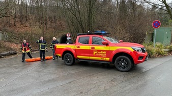 Feuerwehr Herdecke: FW-EN: Feuerwehr und Rettungsdienst retten Frau aus Wald - Geländegängiges Fahrzeug leistet sehr gute Dienste!