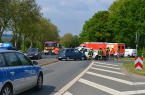 Polizeiinspektion Hildesheim: POL-HI: Bockenem - Abbiegeunfall fordert zwei Verletzte ** hoher Sachschaden