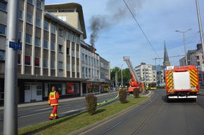 FW-MH: Feuer auf dem Balkon eines Wohn- und Geschäftshauses in der Mülheimer Innenstadt.