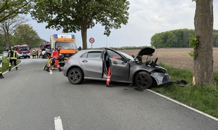 Polizeiinspektion Stade: POL-STD: 32-jähriger Autofahrer gegen Baum geprallt und verletzt