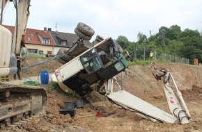 Polizeidirektion Kaiserslautern: POL-PDKL: Bagger umgestürzt