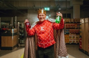 Kaufland: "König Knossi" präsentiert seinen Likör "Alge" bei Kaufland