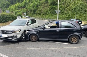 Kreispolizeibehörde Oberbergischer Kreis: POL-GM: Unfall im Einmündungsbereich
