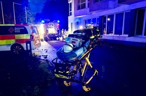 Feuerwehr Essen: FW-E: Brand im Patientenzimmer einer Pflegeeinrichtung - 84-J&auml;hrige Bewohnerin schwer verletzt