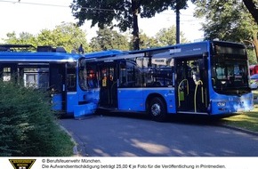 Feuerwehr München: FW-M: Tram gegen Bus (Schwabing)
