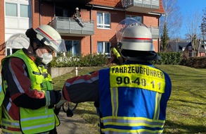 Feuerwehr Norderstedt: FW Norderstedt: Ulzburger Straße: Feuer auf Balkon
