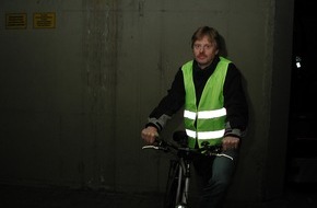 Polizeiinspektion Hameln-Pyrmont/Holzminden: POL-HOL: Die "dunkle Jahreszeit" ist noch nicht vorbei: Gesehen werden oft wichtiger als Sehen - Gefahren für Fußgänger und Radfahrer -