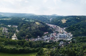NOMOS Glash&uuml;tte: Ein Jahr Lex Glash&uuml;tte / Vor einem Jahr ist die Glash&uuml;tte-Verordnung in Kraft getreten / Ein seltener gesetzlicher Schutz und eine deutliche Verbesserung f&uuml;r Verbraucher