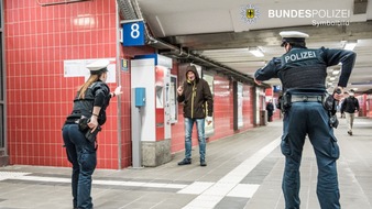 Bundespolizeidirektion München: Bundespolizeidirektion München: Androhung der Schusswaffe / Bundespolizei ermittelt nach Bedrohung mit Waffe und wegen Widerstandes