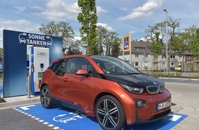 innogy eMobility Solutions: RWE gratuliert ALDI SÜD zum eCarTec Award 2015