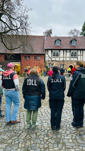 HZA-GI: Perspektivwechsel im Job: Hauptzollamt Gießen macht beim bundesweitern Aktionstag &quot;Schichtwechsel&quot; mit