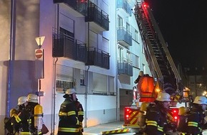Feuerwehr München: FW-M: Brand in Mehrparteienhaus, eine Person verletzt (Neuhausen)