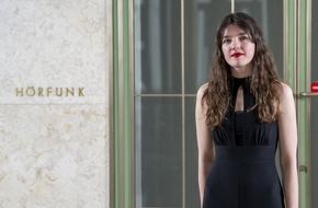 Deutschlandradio: Deutschlandfunk-Redakteurin und Moderatorin Luisa Meyer erh&auml;lt Kurt-Magnus-Preis