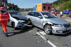 Kreispolizeibehörde Oberbergischer Kreis: POL-GM: Autofahrerin bei Unfall in Dieringhausen leicht verletzt