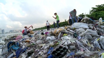 ZDF: Zum Earth Day: "planet e." im ZDF über den "Plastik-Fluch" (FOTO)