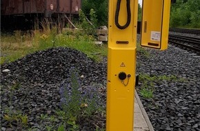 Bundespolizeiinspektion Kassel: BPOL-KS: Fernsprechsäule an Bahnstrecke gestohlen