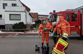 Polizeiinspektion Stade: POL-STD: Chemiestudent verursacht Großeinsatz von Rettungsdienst, Feuerwehr und Polizei