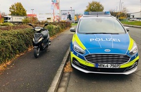 Kreispolizeibehörde Märkischer Kreis: POL-MK: Rollerfahrer stürzt bei Flucht vor der Polizei / Rollerfahrer ohne Helm, dafür jetzt mit Anzeigen