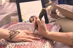 Ferris Bühler Communications: Sandra Parrinello bringt Henna Trend in die Schweiz