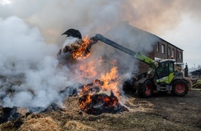 Feuerwehr Bochum: FW-BO: Brand von Strohballen in Bochum Stiepel - 1. Ergänzungsmeldung