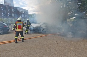 Polizei Mettmann: POL-ME: PKW brannte vollständig aus - Erkrath - 2207078