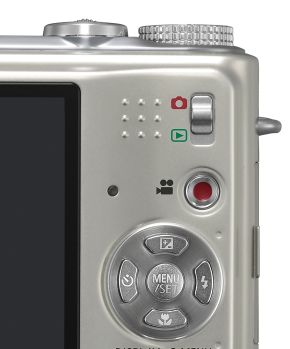 Panasonic macht seine Hybrid-Kameras zu Amphibien / Neue Unterwassergehäuse für die Lumix Modelle TZ7 und FT1 ermöglichen Fotos und HD-Videos beim Tauchen und Schnorcheln