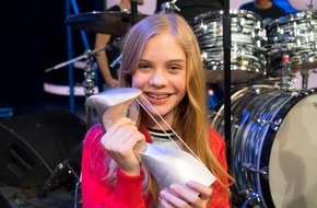 KiKA - Der Kinderkanal ARD/ZDF: "Dein Song" 2017: Antonia (12) aus Berlin jubelt als "Songwriterin des Jahres"! / Siegersong "Reality" begeistert die "Dein Song"-Zuschauer