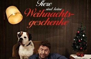 PETA Deutschland e.V.: "Tiere sind keine Weihnachtsgeschenke": Armin Rohde und sein Hund Ike für PETA / Schauspieler hat Bulldogge aus dem Tierheim adoptiert