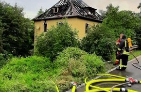 Landespolizeiinspektion Nordhausen: LPI-NDH: Leerstehendes Wohnhaus in Vollbrand