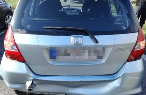 Polizeidirektion Neustadt/Weinstraße: POL-PDNW: Verkehrsunfall mit leicht verletzter Fahrerin
