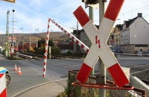 Polizei Hagen: POL-HA: Unfallflucht an Bahnübergang in Hohenlimburg