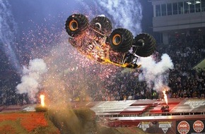 REKORD-INSTITUT für DEUTSCHLAND: MONSTER JAM® - Die deutsche Stadionpremiere der US-Kult-Motorshow setzt Highlight mit spektakulärem Weltrekordversuch für zweifachen Rückwärtssalto im Monster Truck, geprüft vom "REKORD-INSTITUT für ...