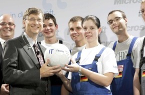 Microsoft Deutschland GmbH: Bill Gates gibt Startschuss zu "IT-Fitness"-Initiative in Deutschland
