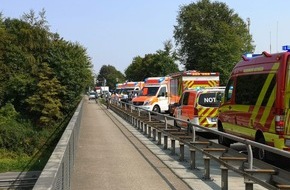 Feuerwehr Ratingen: FW Ratingen: Vier verletzte Personen nach Verkehrsunfall